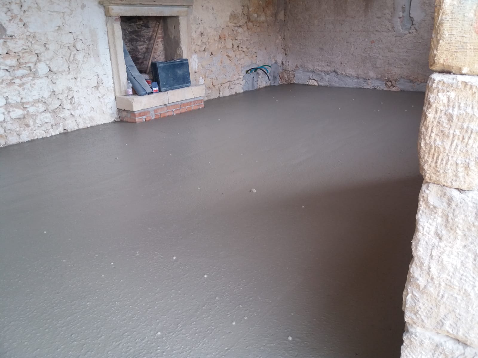 Come realizzare il sottofondo ideale per il tuo pavimento 