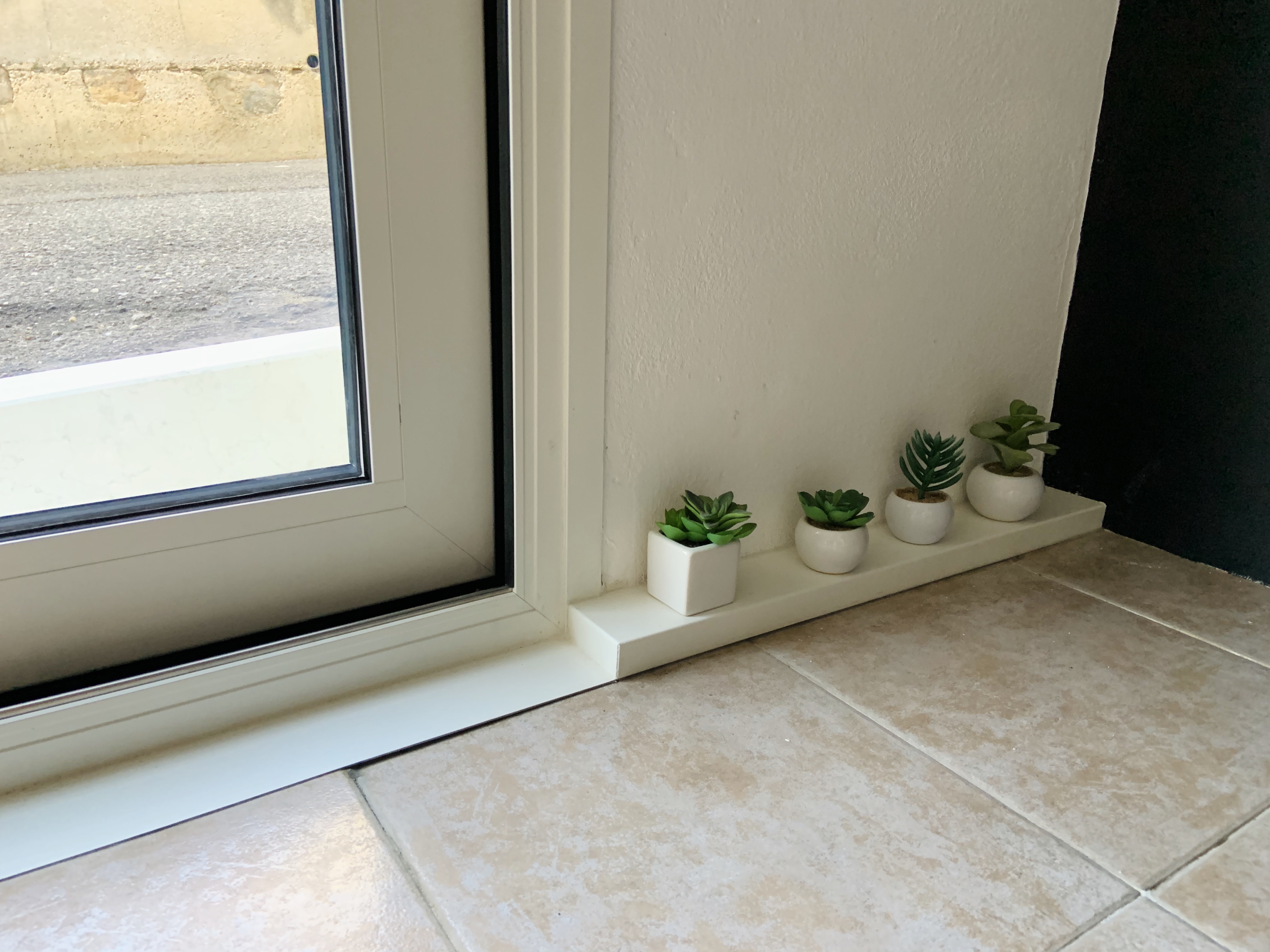 Battiscopa bianco: ecco un'idea originale per la tua casa